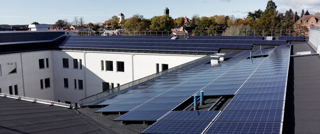 Small Screen 72 DPI-Vattenfall_Solar_panels_roof-1